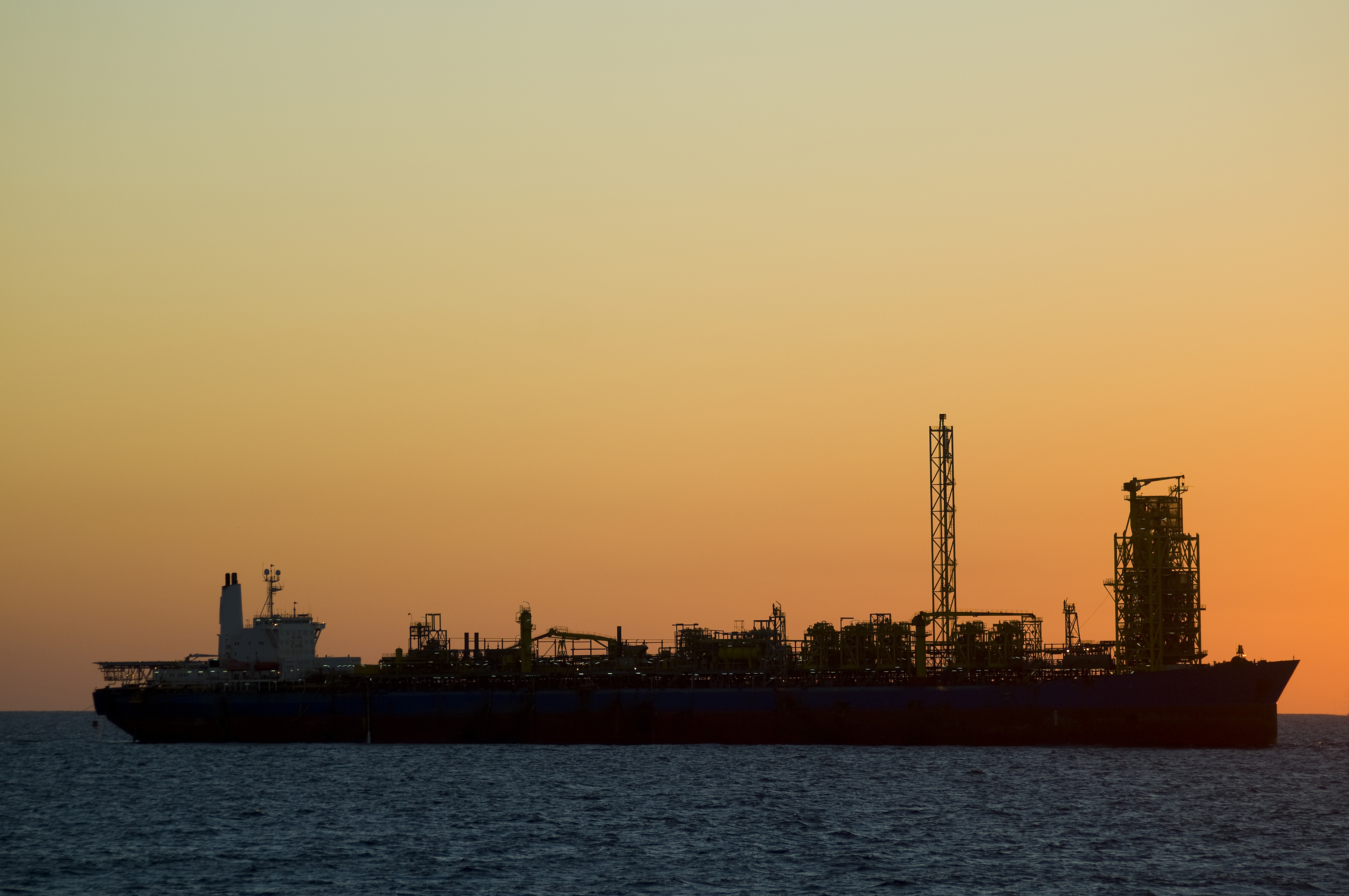 FPSO oil rig platform ship sea