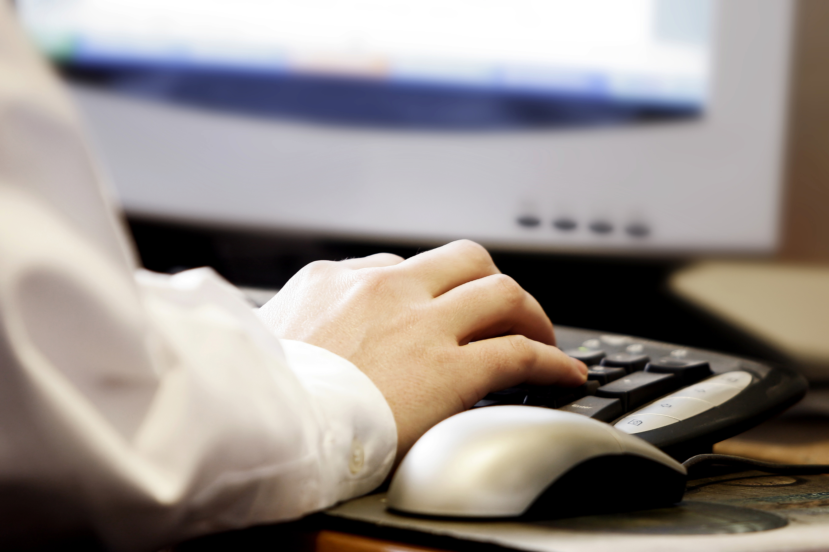 Hand typing computer mouse